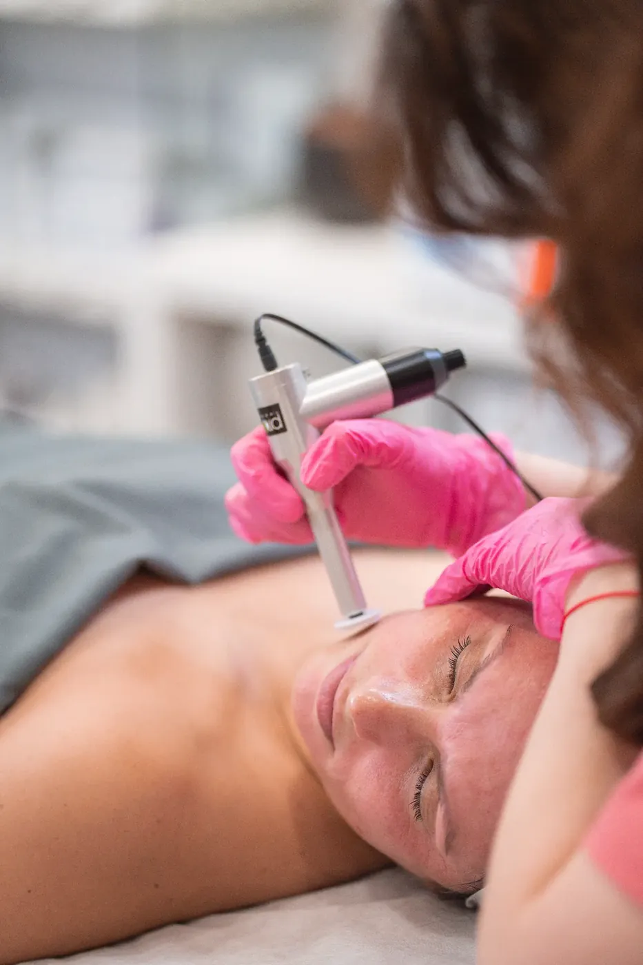 Licensed esthetician performing a professional Microchanneling treatment on a client's forehead at SI Glam Glow in Staten Island