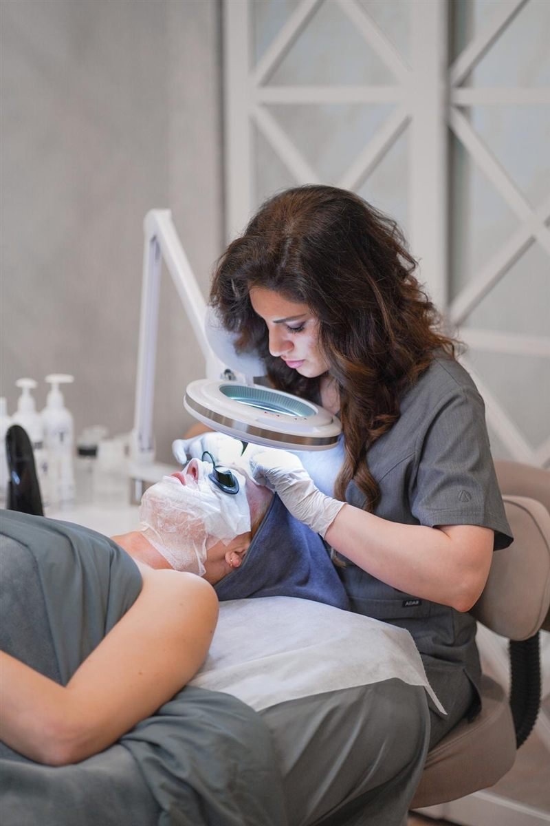Skin analysis at SI Glam Glow