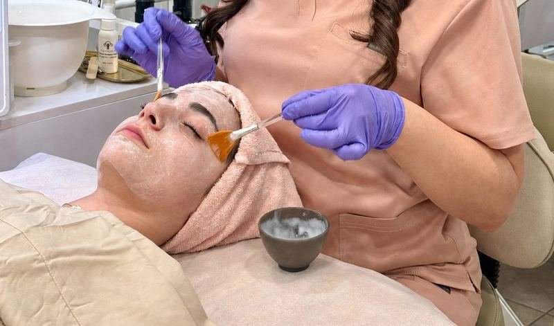 Anti-Acne Facial at SI Glam Glow in Staten Island
